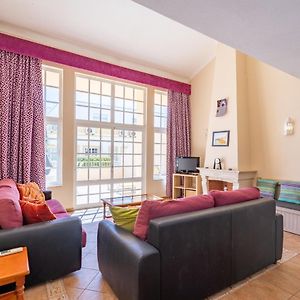 Vila com 2 dormitórios